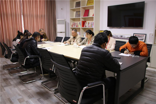 市古鎮(zhèn)公司掀起學(xué)習(xí)黃群、宋月才等四名同志先進(jìn)事跡的熱潮