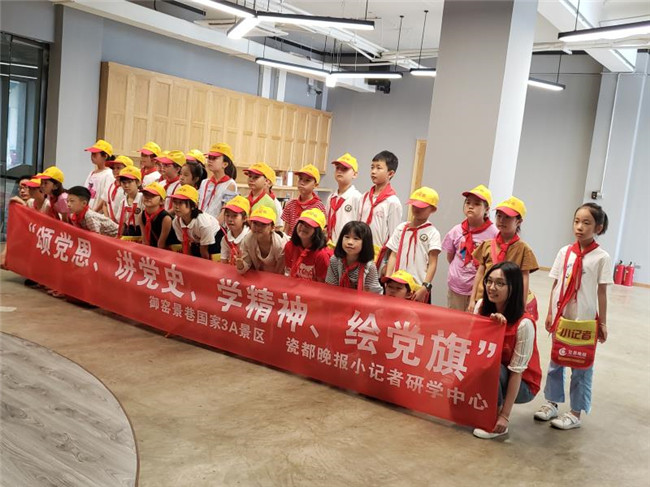 市古鎮(zhèn)公司黨總支開展“頌黨恩、講黨史、學(xué)精神、繪黨旗”主題活動(dòng)