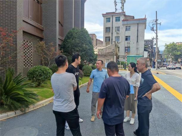 戴家弄南側(cè)停車場(chǎng)順利通過雨污分流建設(shè)工程驗(yàn)收