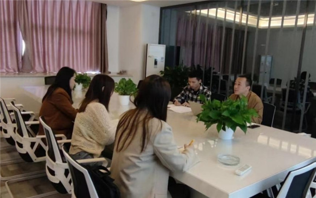 市古鎮(zhèn)投資公司召開報批報建最新政策學(xué)習(xí)專項(xiàng)會