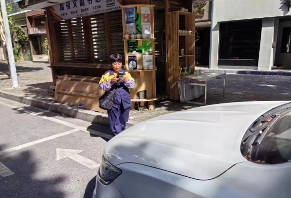 不懼高溫 “熱”力十足！致敬高溫下堅守崗位的古鎮(zhèn)工作者（一）